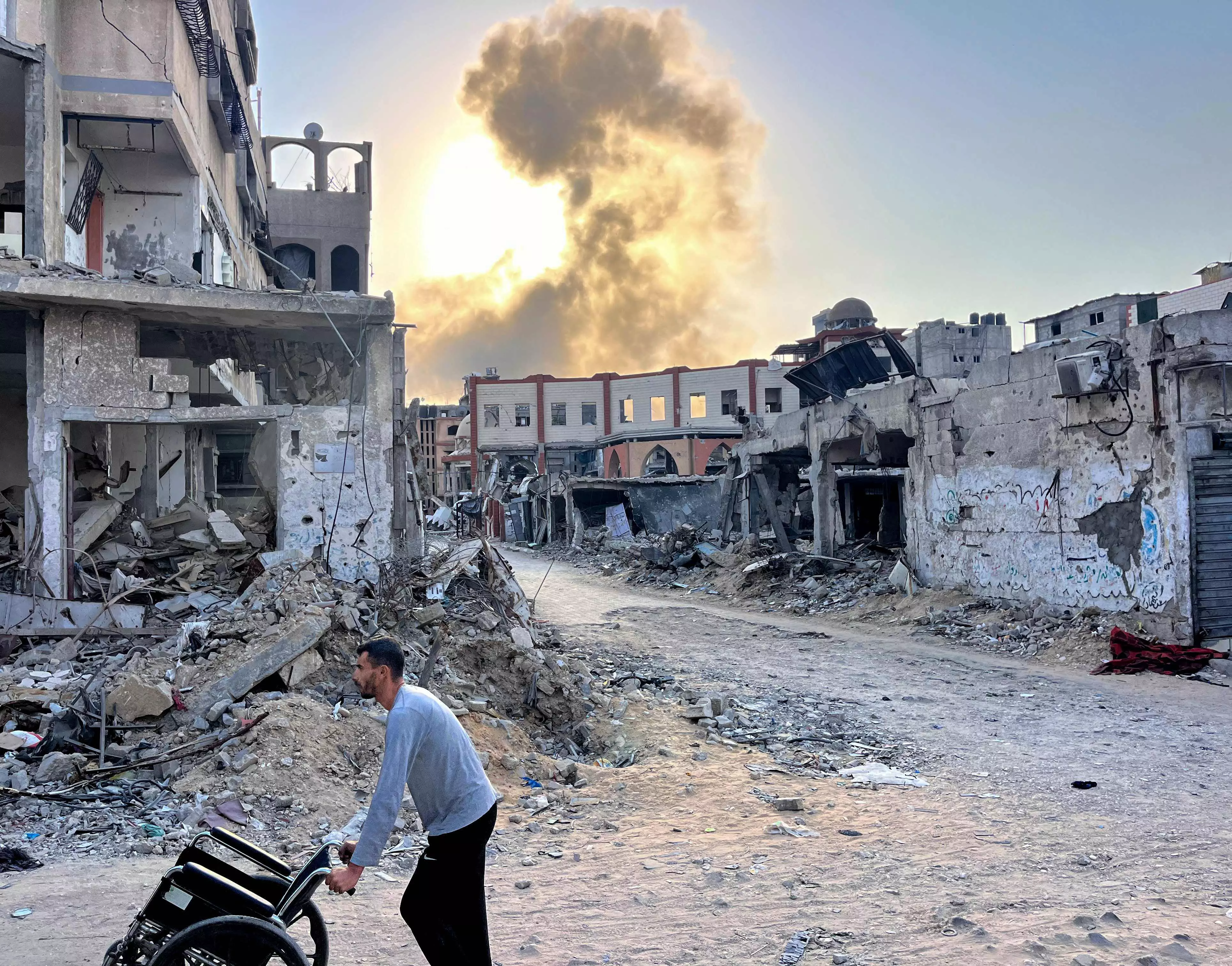 Israeli Strikes Kill 13 in 24 Hours; Gaza Death Toll Hits 43,985 Israeli Strikes Kill 13 in 24 Hours; Gaza Death Toll Hits 43,985