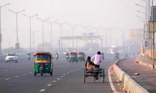 Delhi: AQI at 364, residents face difficulty in breathing