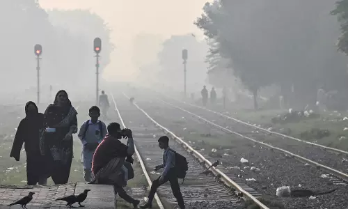 Pakistans Punjab province ministers blame India for worsening smog as air quality index hits record high in Lahore