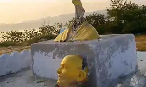 Four Held for Vandalising Gandhi Statue in Hyderabad