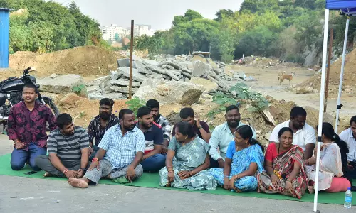 Street Food Stall Workers Stage Protest At Madhapur