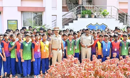 Rachakonda commissioner visits Bibinagar police station