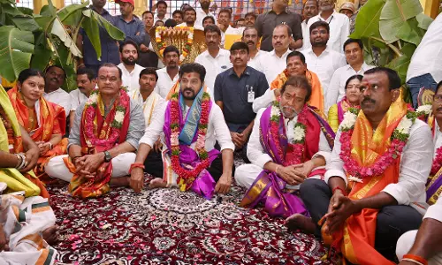 Revanth visits Kurumurthy temple, assures to develop Palamuru district