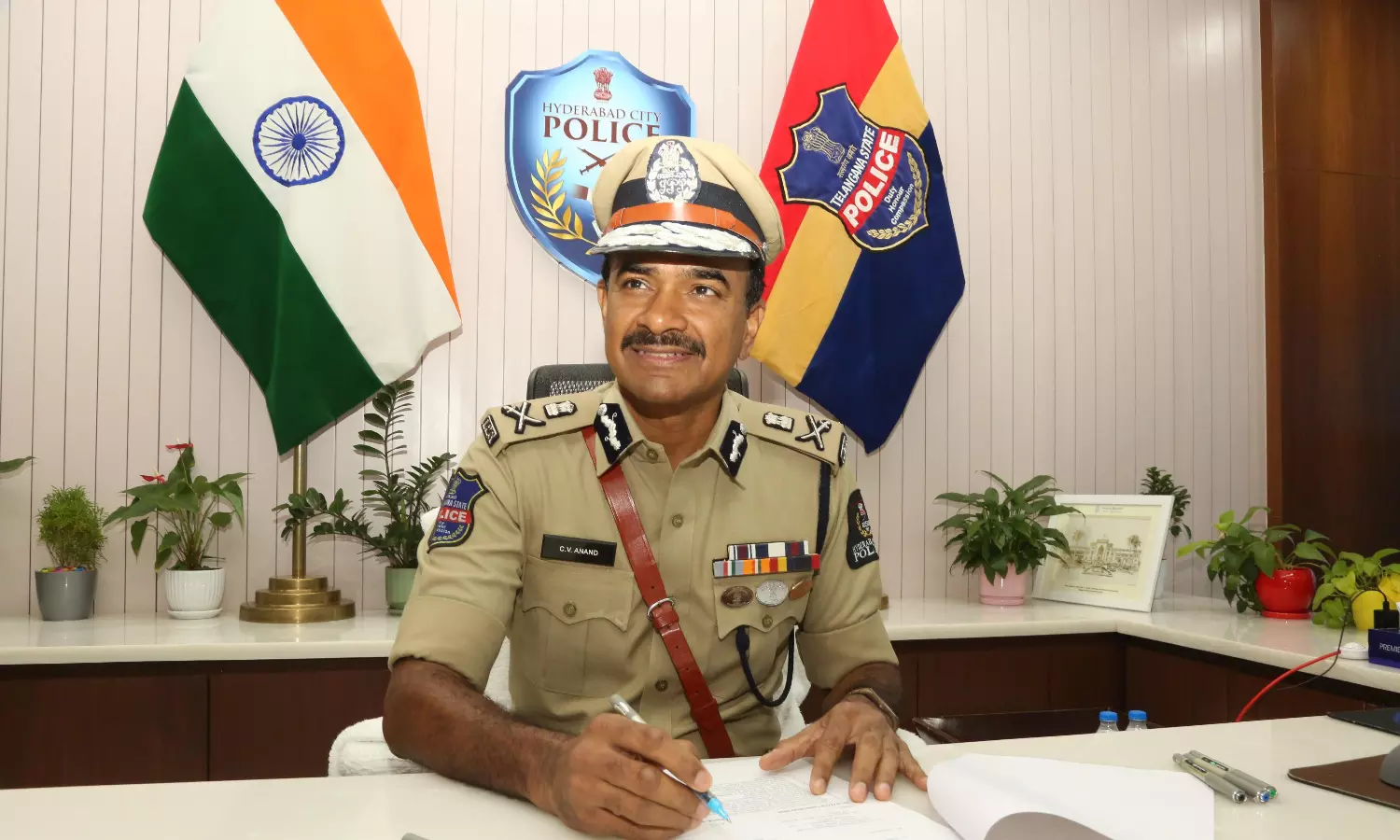 Police Issue LOC On Nepali Dacoits