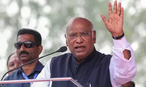 Anita Katyal| Did Kharge send a signal to Rahul with talk about pro-people issues?
