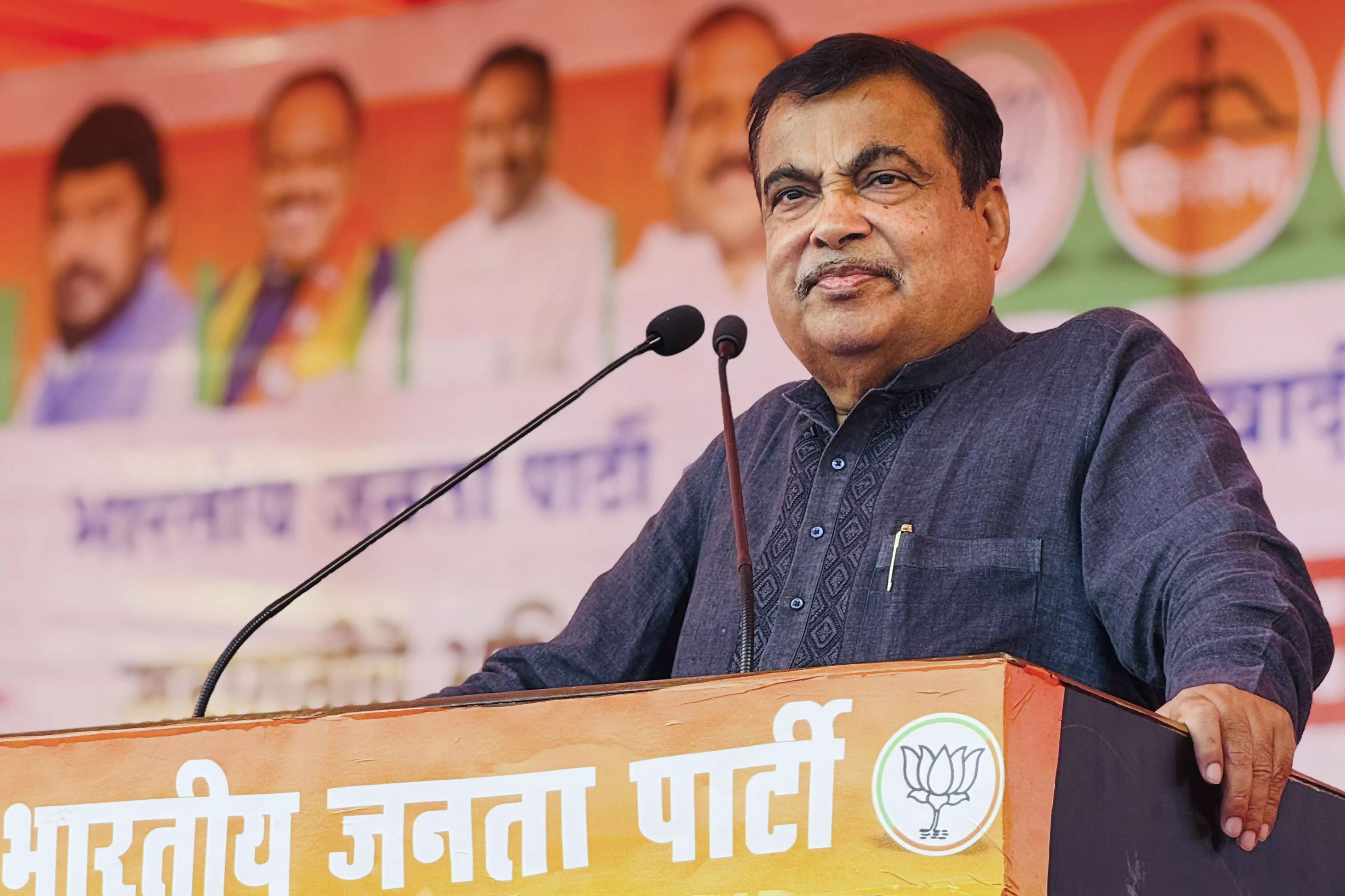 Congress distorted Constitution, but now blaming BJP: Gadkari Congress distorted Constitution, but now blaming BJP: Gadkari
