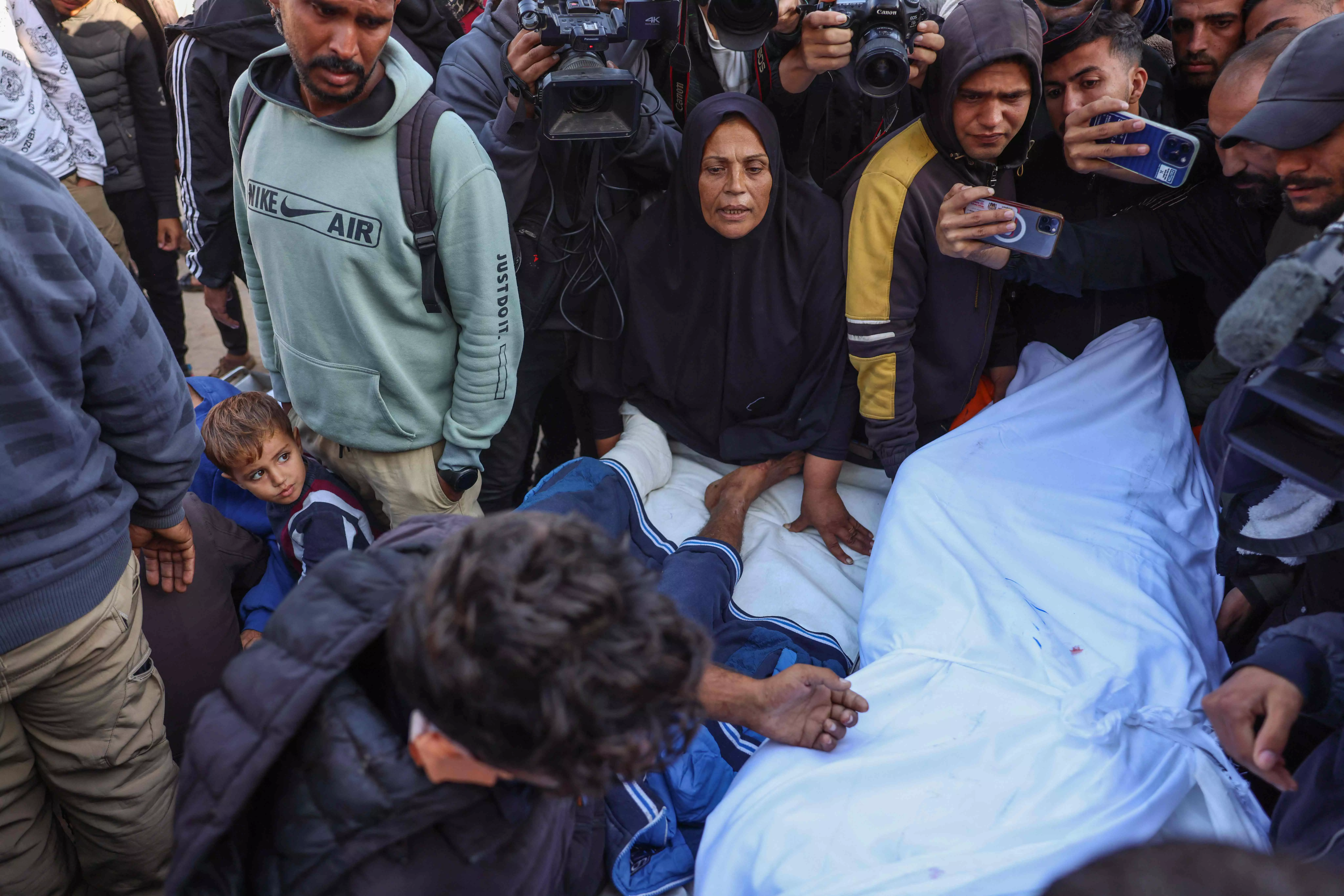 Israeli strikes kill 14 Palestinians in Gaza Israeli strikes kill 14 Palestinians in Gaza