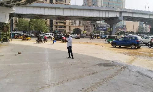 Cyberabad Traffic Police Swiftly Remove Barricades After Complaint