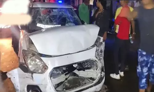 Hyderabad: Ramming Car Injures 3, Dozens Manage to Escape Hyderabad: Ramming Car Injures 3, Dozens Manage to Escape