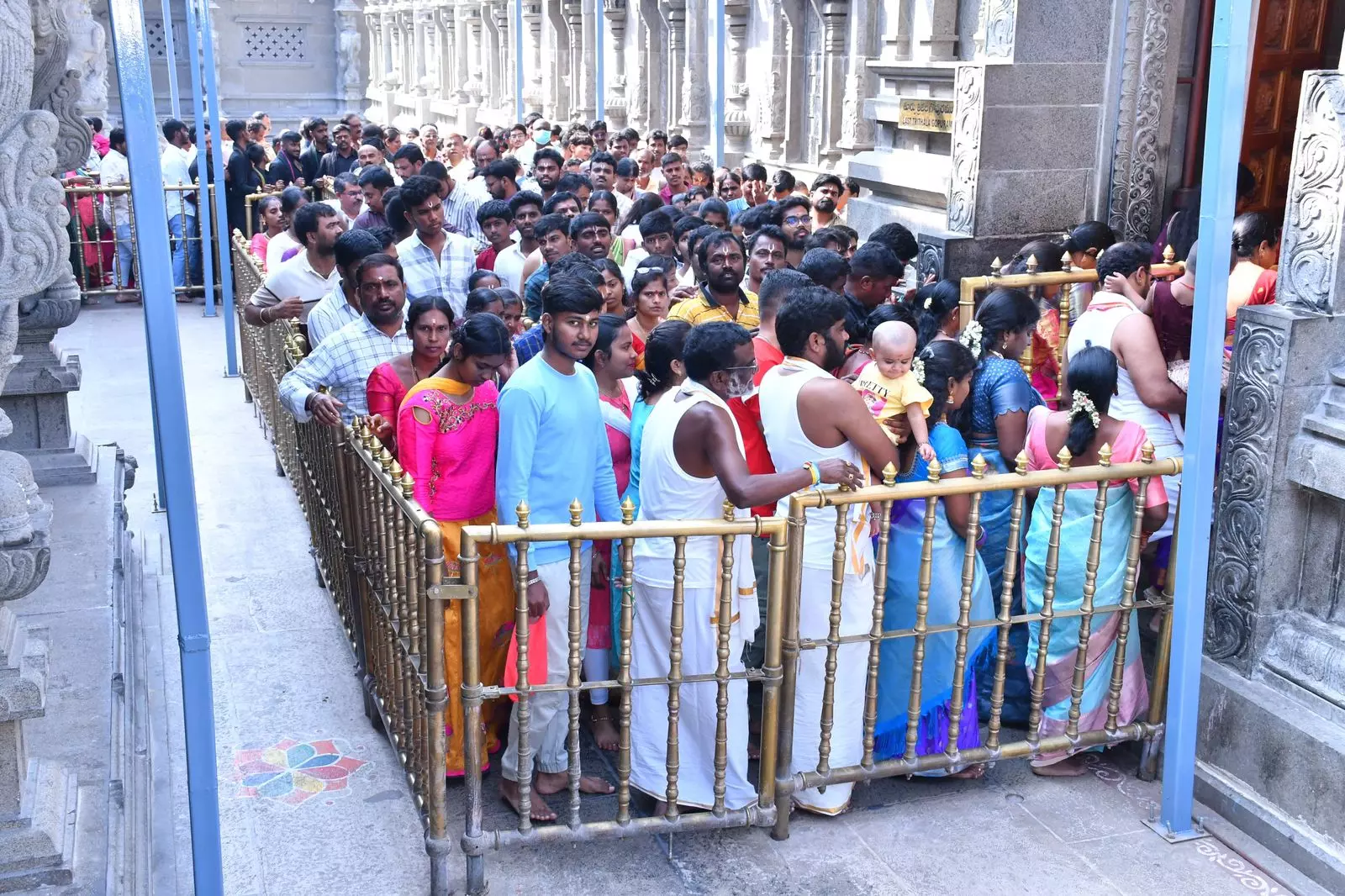 Devotees throng Yadagirigutta temple