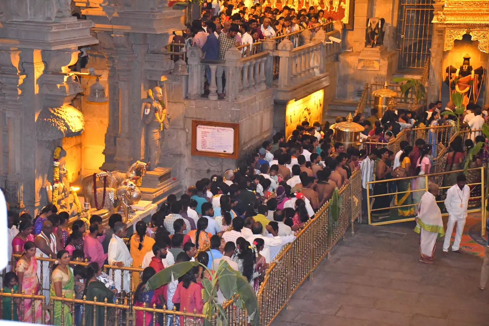 Devotees throng Yadagirigutta temple