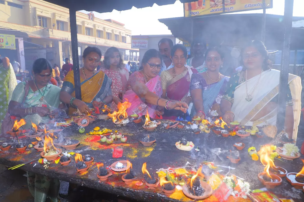 Karthika Pournami celebrated at Sri Raja Rajeshwara Swamy Temple in Vemulawada