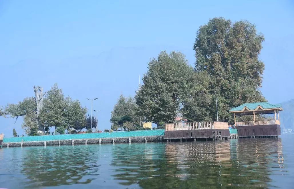 Dal Lake’s restoration project faces local opposition