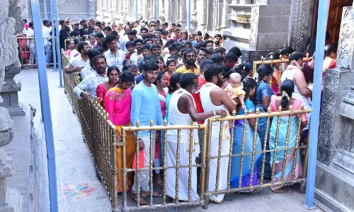 Devotees throng Yadagirigutta temple