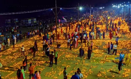 Sangam Shines Bright on Dev Deepavali Ahead of Maha Kumbh Sangam Shines Bright on Dev Deepavali Ahead of Maha Kumbh