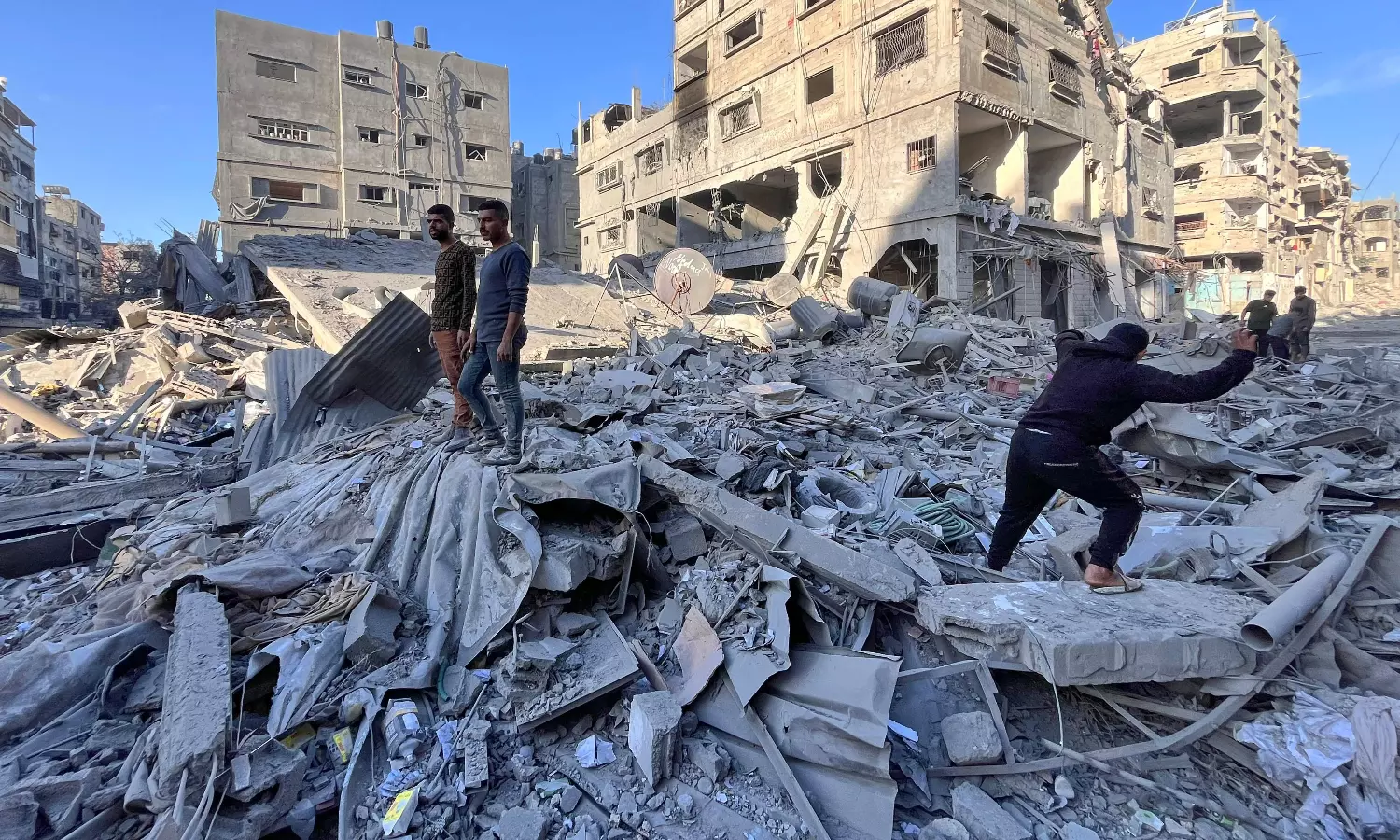 Israel hits Gaza and Lebanon in deadly strikes Israel hits Gaza and Lebanon in deadly strikes