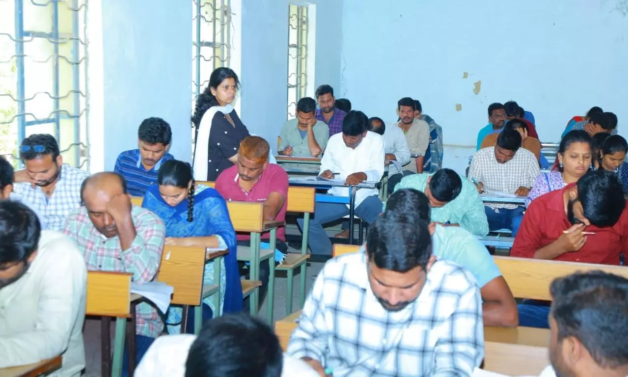 Group-III Exams Held Peacefully in Nalgonda Group-III Exams Held Peacefully in Nalgonda