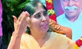 Sunitha visits CMO to enquire Viveka case status