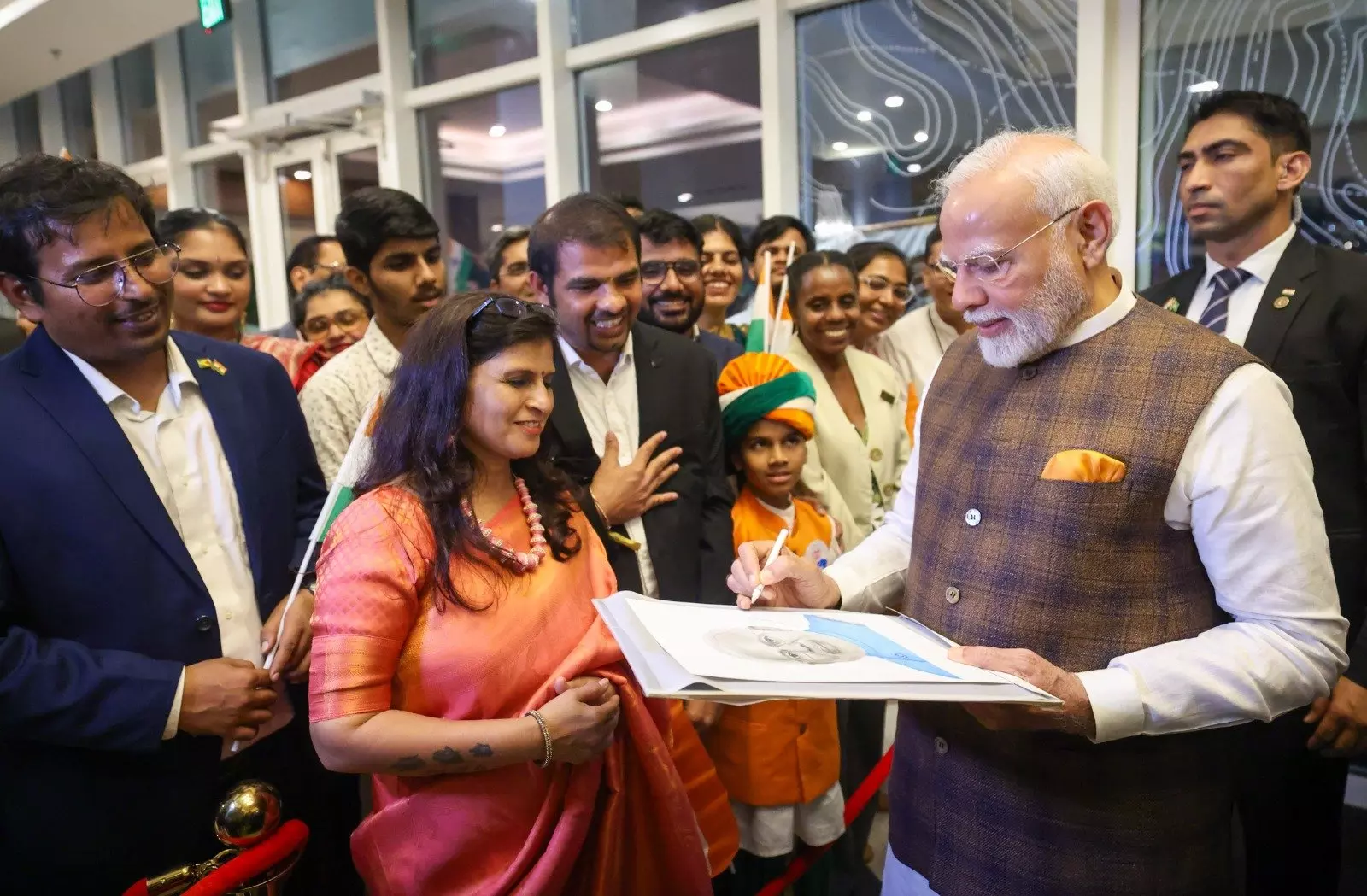 Modi meets Indian diaspora at Guyana Modi meets Indian diaspora at Guyana