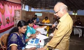 Kerala: Polling concludes in Palakkad assembly by-poll Kerala: Polling concludes in Palakkad assembly by-poll