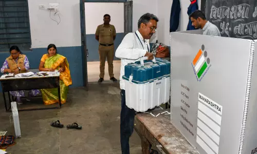 Maharashtra assembly elections: Voting underway in all 288 seats Maharashtra assembly elections: Voting underway in all 288 seats