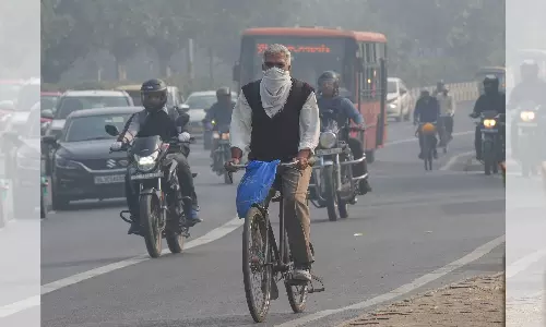 Delhis AQI improves but remains very poor Delhis AQI improves but remains very poor