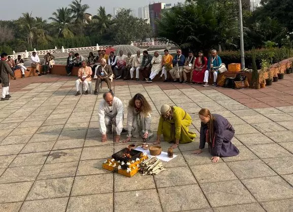 Romas perform fire rituals at Lokmanthan Romas perform fire rituals at Lokmanthan