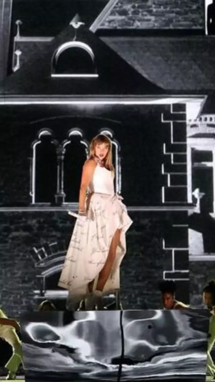 Taylor Swift Dazzles Toronto with Spectacular Stop on The Eras Tour