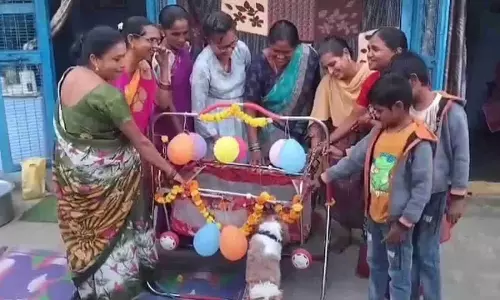 Karimnagar: Family fetes 21st day of 4 puppies at home Karimnagar: Family fetes 21st day of 4 puppies at home