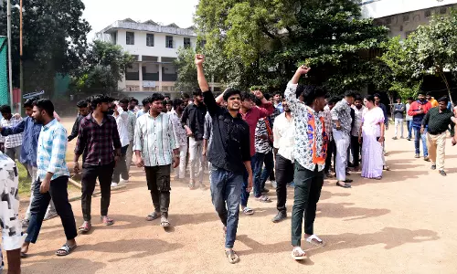 Hindi Mahavidyalaya Students Protest Over Their Future