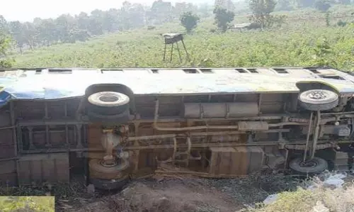 Student killed, several injured as school bus overturns in Nagpur