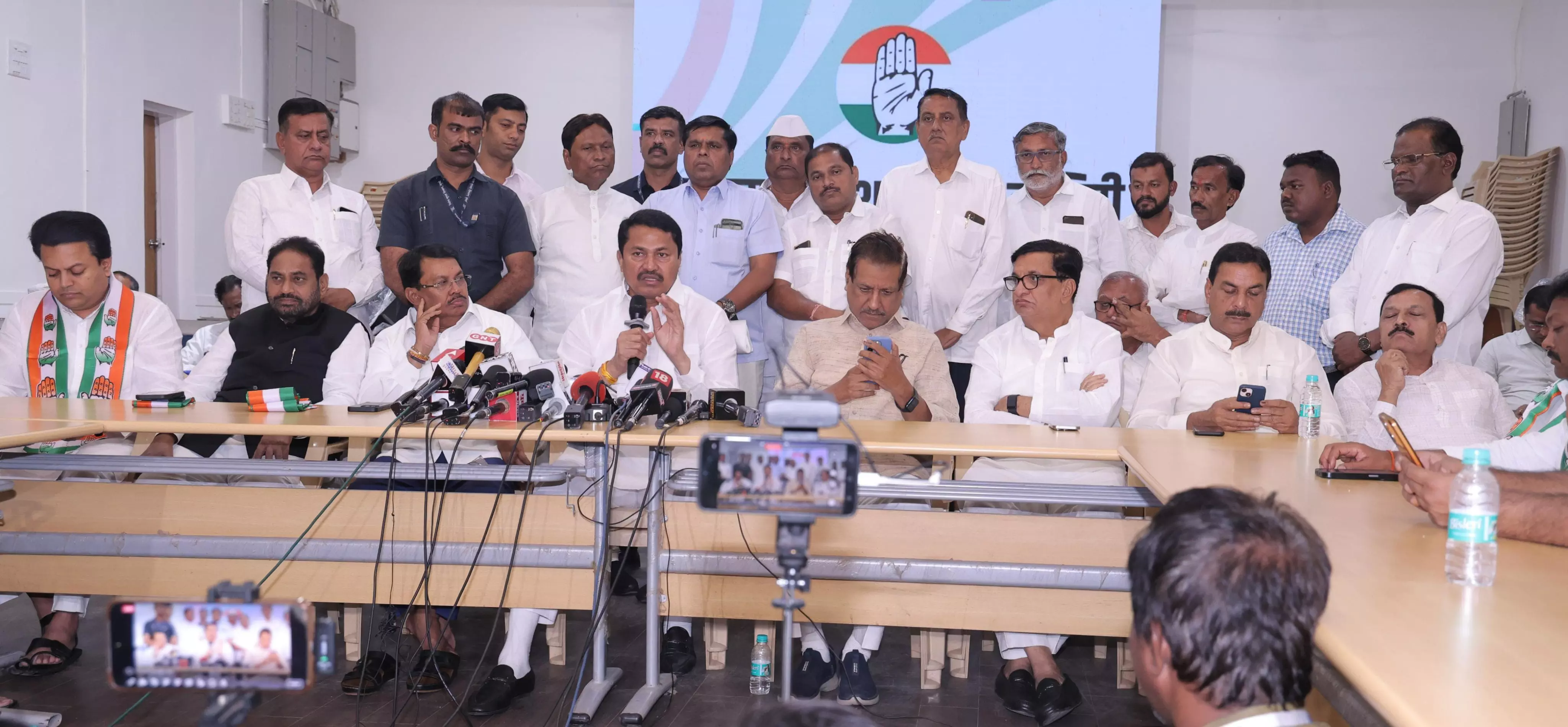 Maharashtra: Congress to start signature campaign against EVMs Maharashtra: Congress to start signature campaign against EVMs