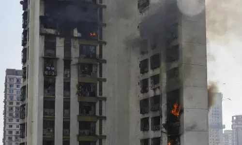 Fire in South Mumbai High-Rise Injures Three Fire in South Mumbai High-Rise Injures Three