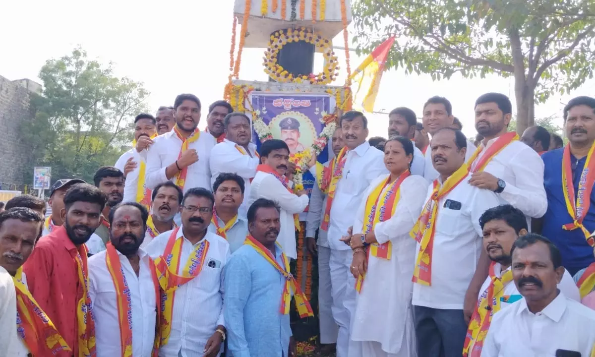 Observe birth and death anniversary of constable Kistaiah: Mudiraj Mahasabha
