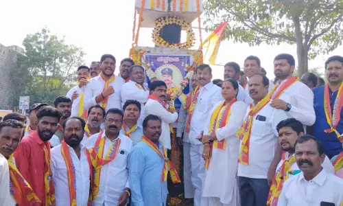 Observe birth and death anniversary of constable Kistaiah: Mudiraj Mahasabha