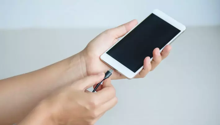 UP woman dies of electric shock while unplugging phone charger UP woman dies of electric shock while unplugging phone charger