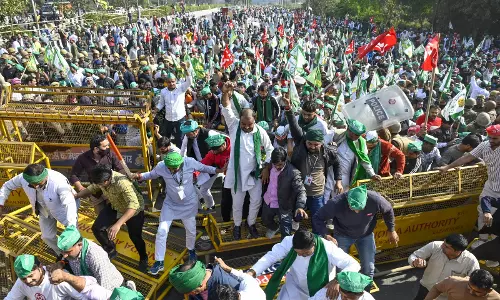 Protesting farmers from Punjab break police barricades in Noida