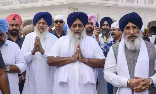 Akal Takht directs Sukhbir Badal to clean utensils at Golden Temple