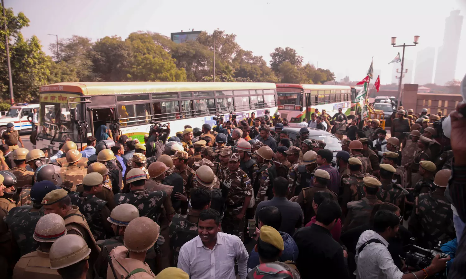More than 160 protesting farmers arrested in Noida More than 160 protesting farmers arrested in Noida