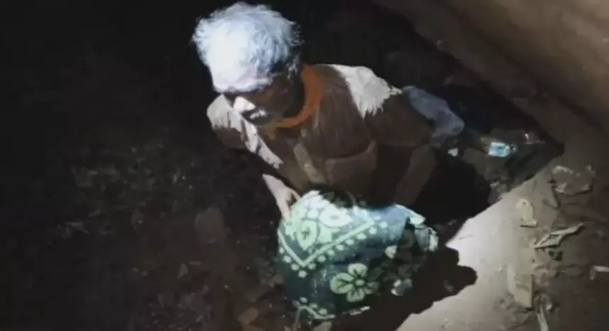 Odisha: Elderly Man Survives 2 Months in Culvert Pipe, Rescued Odisha: Elderly Man Survives 2 Months in Culvert Pipe, Rescued