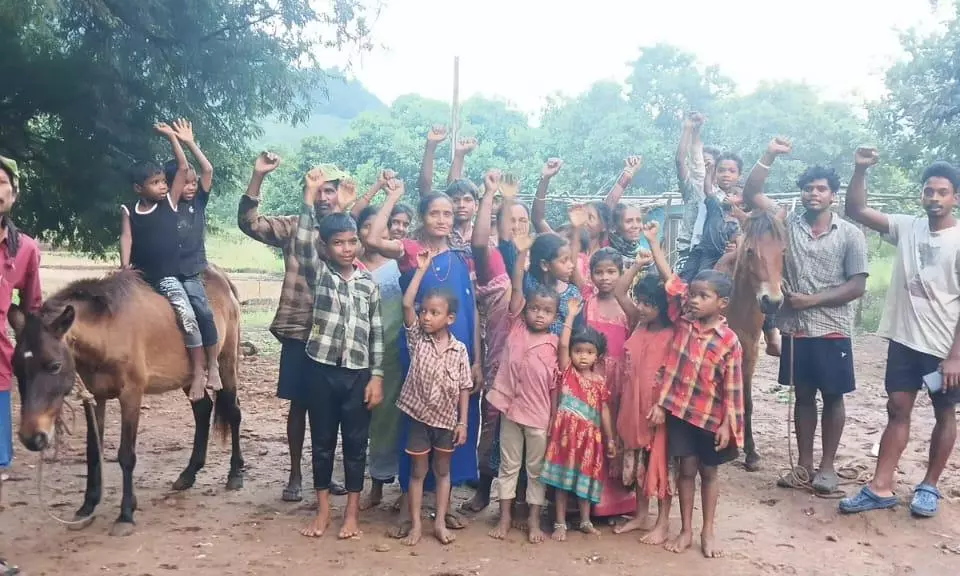 Andhra Pradesh: Tribals hold horseback rally protest for road access