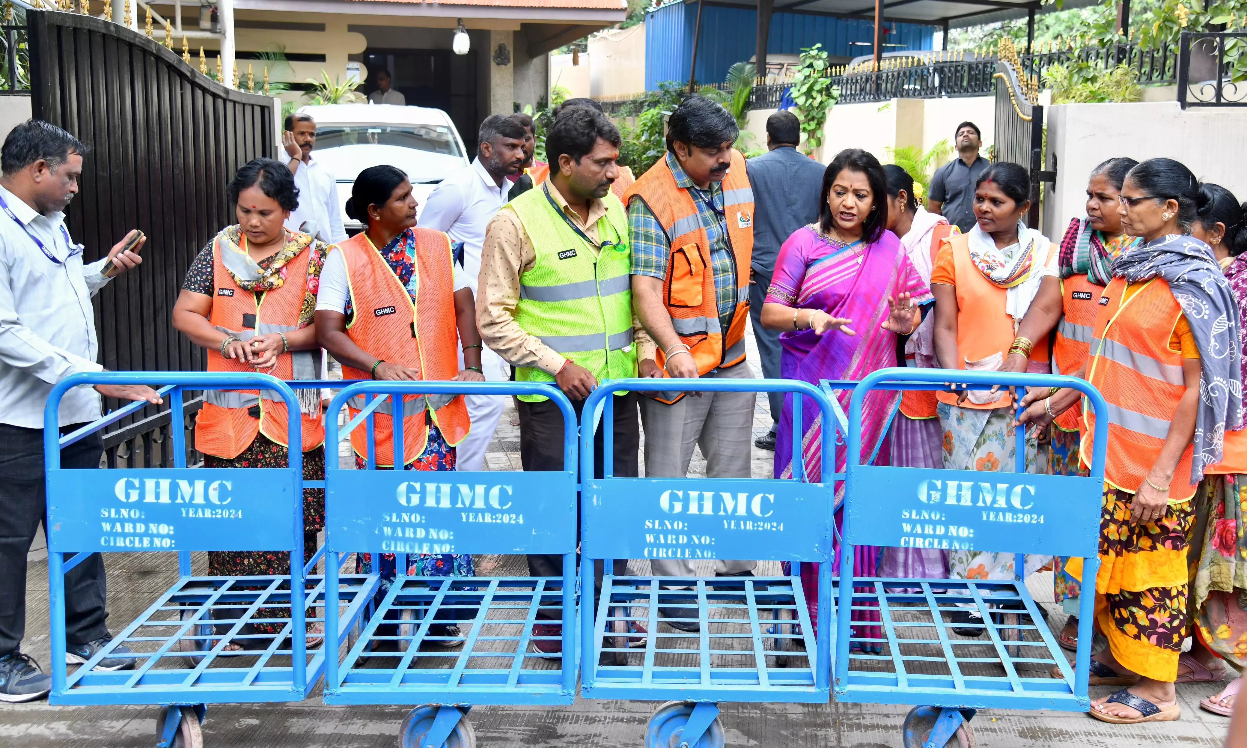 GHMC Distributes Rickshaws and Pushcarts to Sanitation Workers GHMC Distributes Rickshaws and Pushcarts to Sanitation Workers