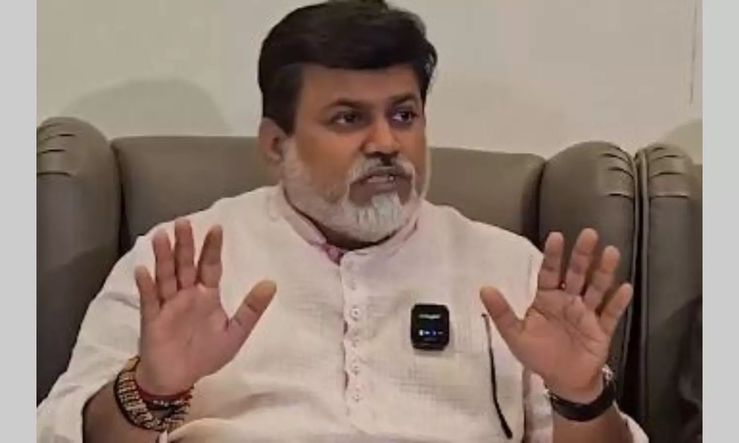 No Sena MLA to be part of new govt if Shinde doesnt become dy CM: Party leader No Sena MLA to be part of new govt if Shinde doesnt become dy CM: Party leader