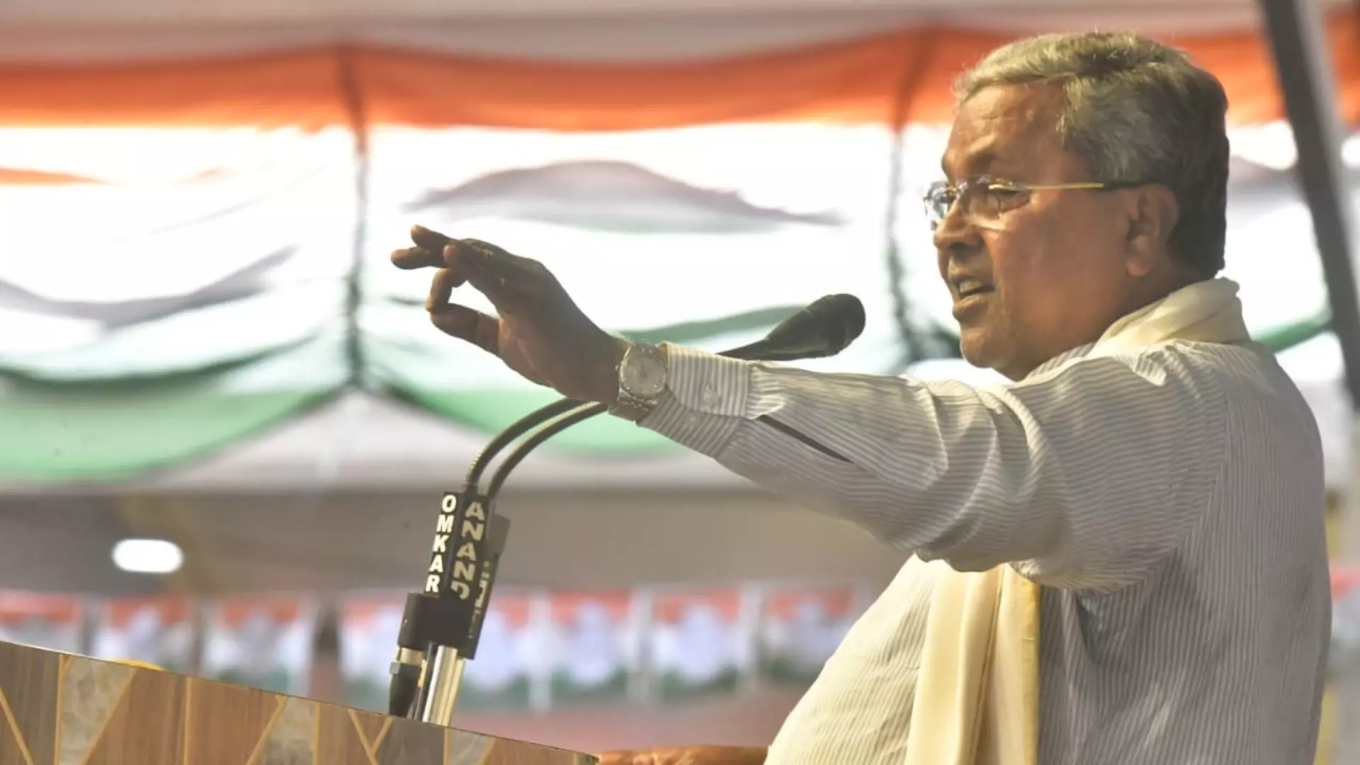 Siddaramaiah Targets Devegowda at Hassan Rally Siddaramaiah Targets Devegowda at Hassan Rally