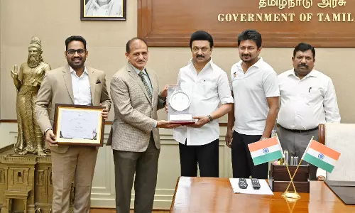Tamil Nadu: Dy CM calls on Stalin to show FICCI turf award