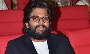 Allu Arjun Announces Rs 25 Lakhs for Pushpa Stampede Victim Allu Arjun Announces Rs 25 Lakhs for Pushpa Stampede Victim