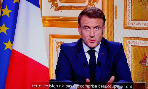 Frances Macron says he will appoint a new prime minister soon