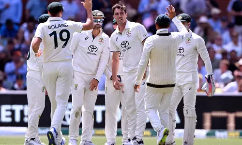 Australia thrash India by 10 wickets, level series 1-1