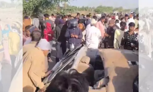 Seven dead, including five college students, in Gujarat road accident