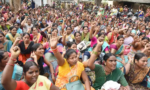Asha Workers Highlight Risks, Hold Protest Seeking Fair Pay